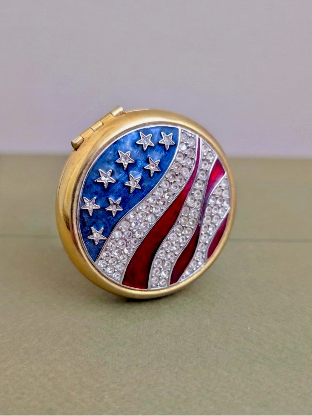 Vintage Estée Lauder “America the Beautiful” 1994 Enamel & Crystal Compact – U.S